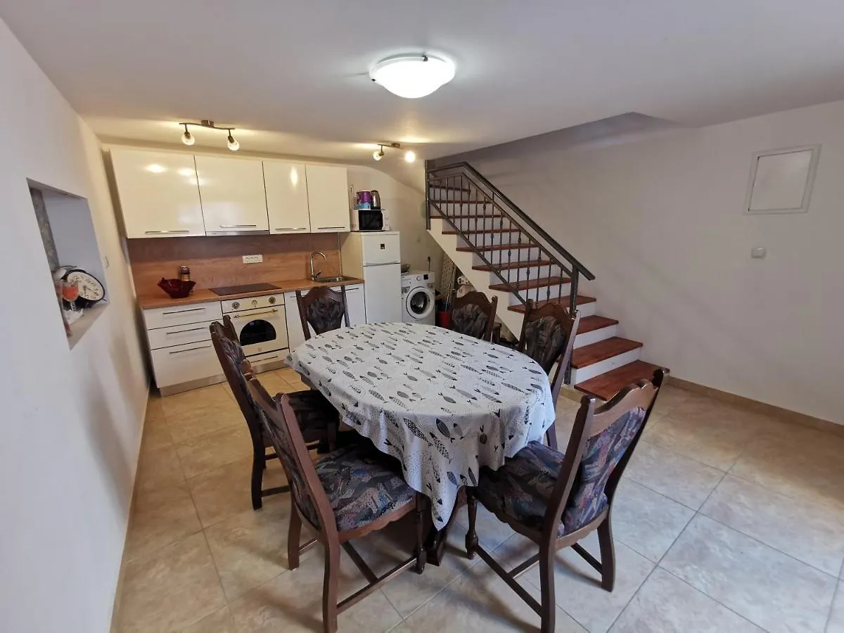 House Mare Villa Selce 0*,